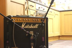 Mashall combo amp with stereo mics